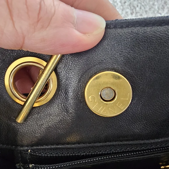 CHANEL Vintage Black Quilted Leather Shoulder Bag - Picture 10 of 16